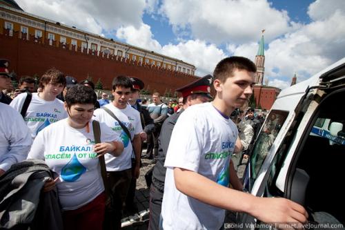 Фото: флэшмоб в защиту Байкала на Красной площади
