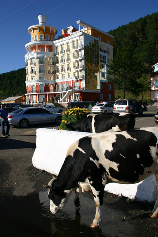 Фото: отель "Маяк" в поселке Листвянка на берегу Байкала